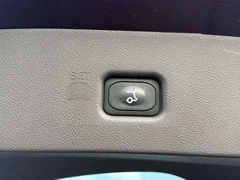 Used 2023 Lincoln Nautilus Reserve AWD/4WD image 6