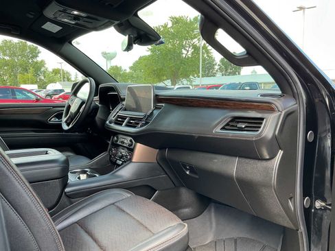 Used 2024 Chevrolet Suburban High Country AWD/4WD image 27