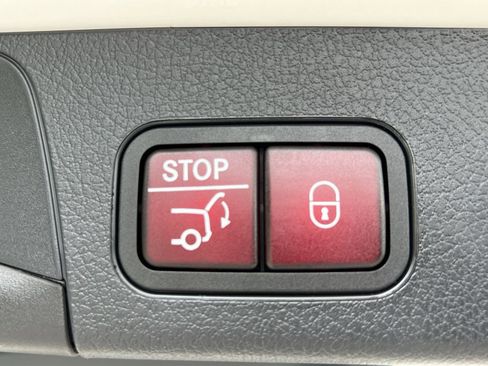 New 2026 Mercedes-Benz GLB 250 4MATIC image 32