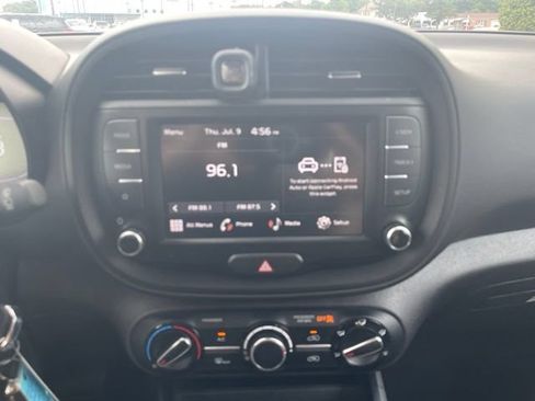 Used 2023 Kia Soul LX w/ Option Group 015 FWD image 11