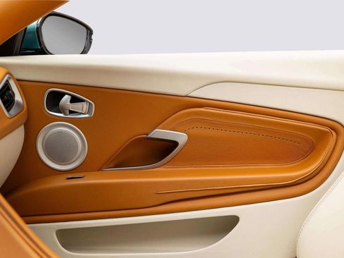 Used 2023 Aston Martin DB11 Volante image 16