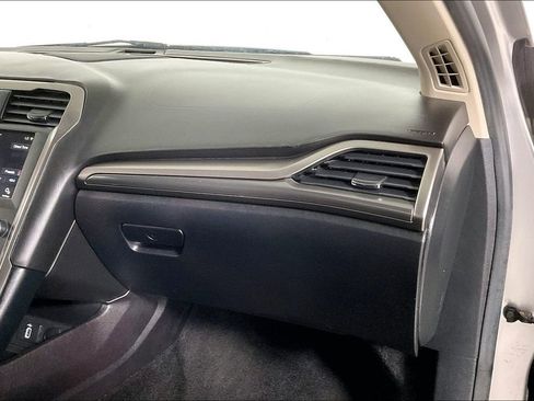 Used 2017 Ford Fusion SE w/ Equipment Group 201A image 14