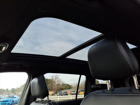 Used 2025 Jeep Grand Cherokee L Limited w/ Black Appearance Package image 11