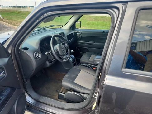 Used 2014 Jeep Patriot Latitude FWD image 7