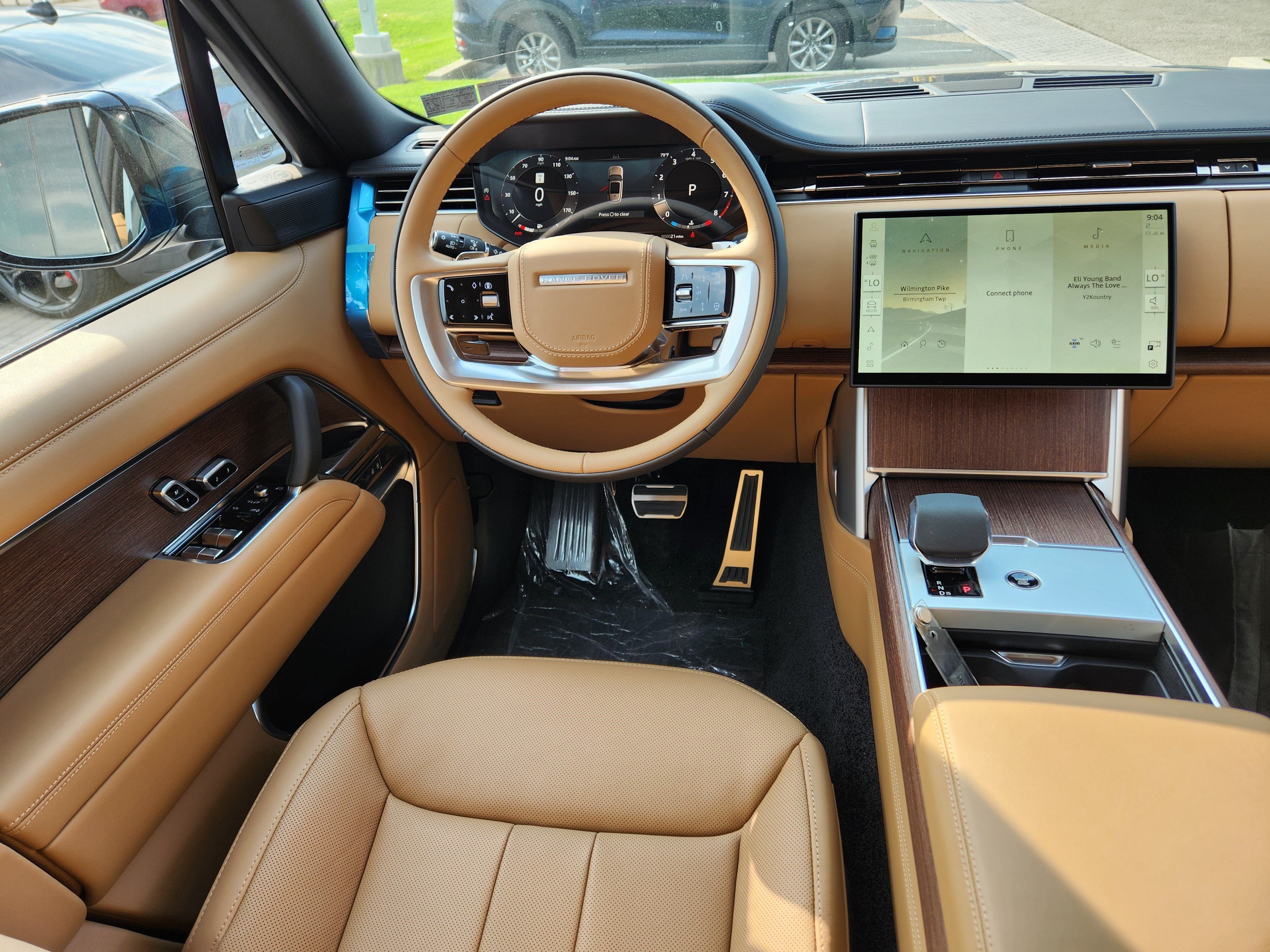 New 2026 Land Rover Range Rover Long Wheelbase SE AWD/4WD image 14