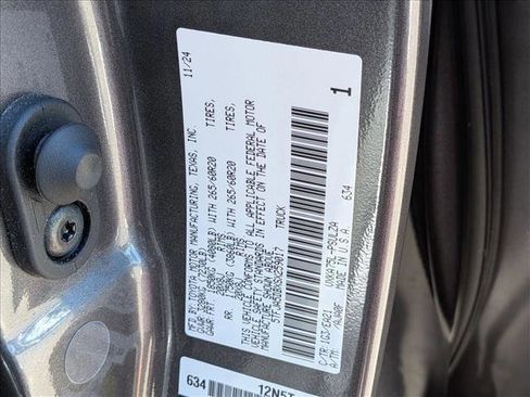 Used 2025 Toyota Tundra Limited AWD/4WD image 25