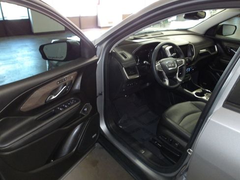 Used 2024 GMC Terrain Denali w/ Denali Premium Package AWD/4WD image 8
