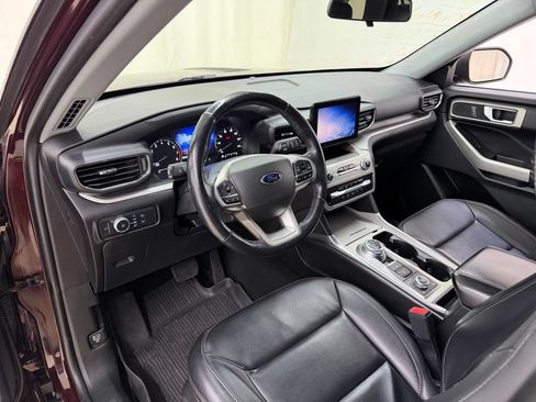 Used 2022 Ford Explorer XLT w/ Equipment Group 202A AWD/4WD image 23