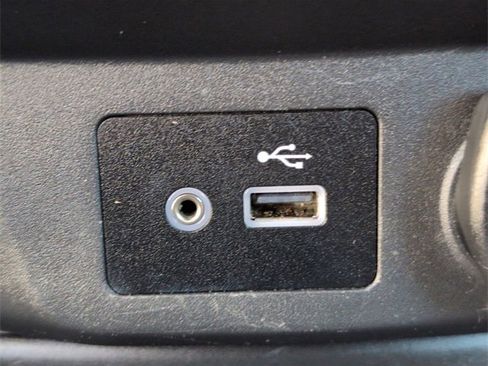 Used 2018 Nissan Rogue SV w/ Premium Package image 34