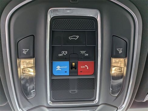 Certified 2024 Jeep Wagoneer Series III image 24