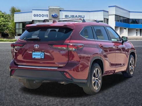 Used 2025 Toyota Highlander XLE AWD/4WD image 6