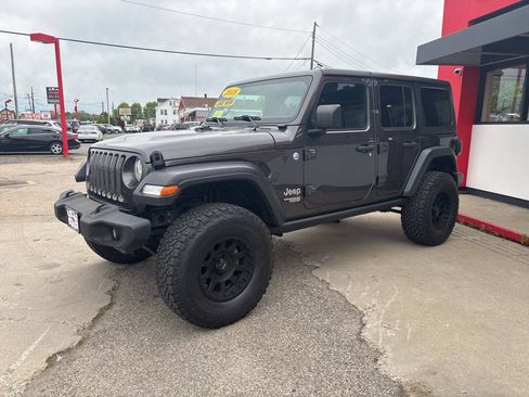 Used 2018 Jeep Wrangler Unlimited Sport S AWD/4WD image 8