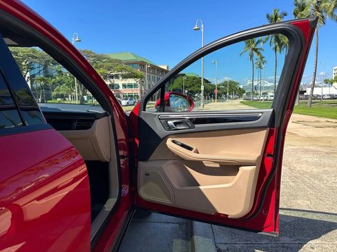 Used 2019 Porsche Macan image 14