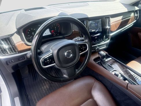 Used 2019 Volvo S90 T5 Momentum FWD image 10