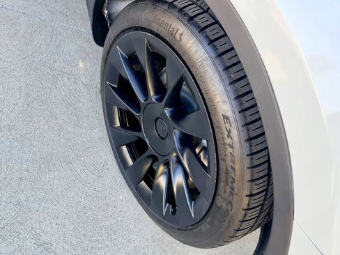 Used 2020 Tesla Model Y Long Range AWD/4WD image 26