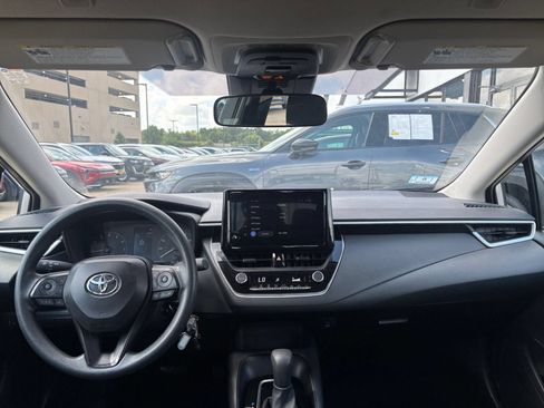 Used 2025 Toyota Corolla LE FWD image 30
