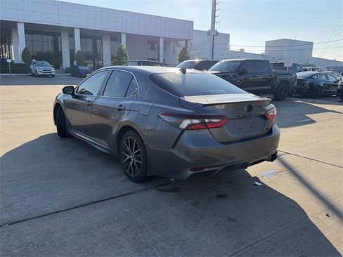 Used 2023 Toyota Camry SE image 7