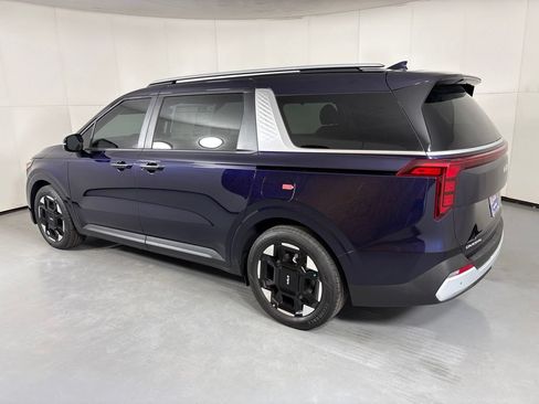 New 2026 Kia Carnival EX FWD image 6