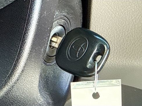 Used 2016 Toyota Sienna LE image 9