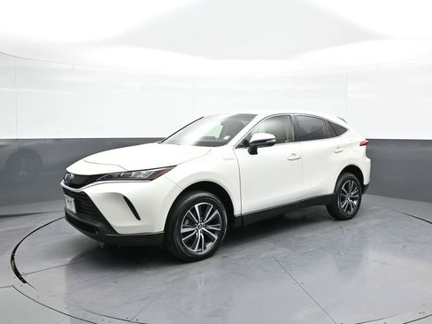 Certified 2021 Toyota Venza LE image 10