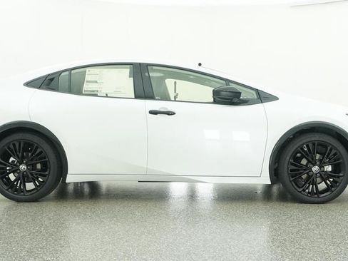 New 2026 Toyota Prius FWD image 19