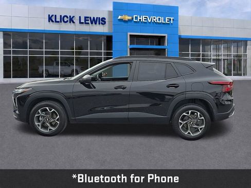 Used 2024 Chevrolet Trax LT w/ Driver Confidence Package image 4