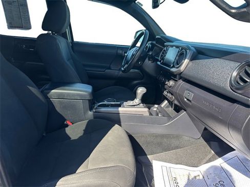 Used 2020 Toyota Tacoma TRD Sport image 15