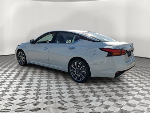 New 2025 Nissan Altima 2.5 SL FWD image 2