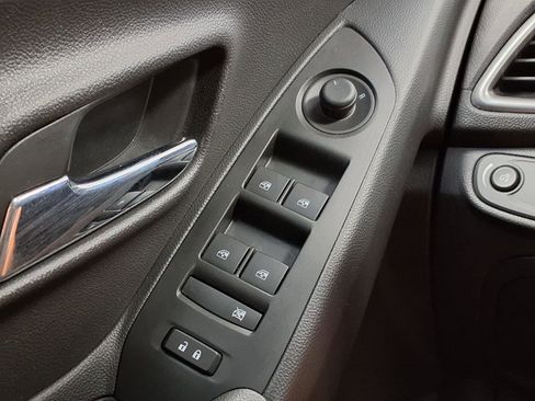 Used 2020 Chevrolet Trax LT w/ LT Convenience Package FWD image 28