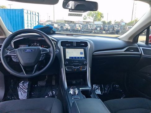 Used 2020 Ford Fusion SE image 10