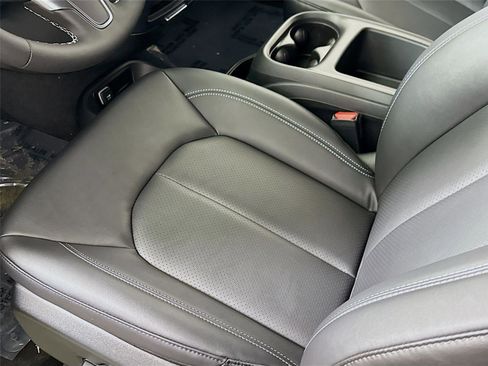 New 2026 Chrysler Pacifica Select FWD image 12