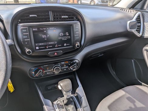 Used 2024 Kia Soul LX w/ Option Group 015 FWD image 21