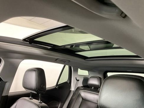 Used 2023 GMC Terrain SLT w/ Tech Package image 27