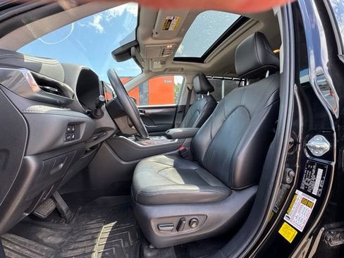 Used 2022 Toyota Highlander Limited AWD/4WD image 10