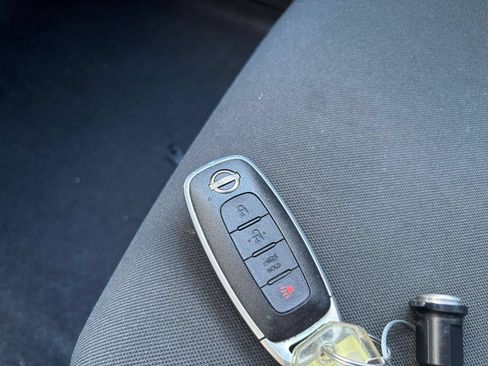 Used 2025 Nissan Versa SV FWD image 18