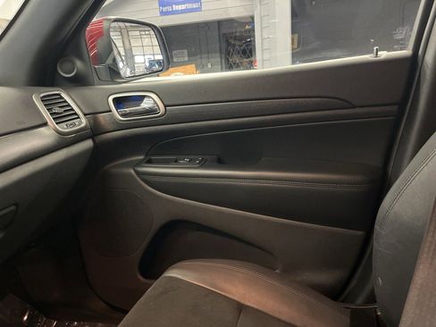 Used 2018 Jeep Grand Cherokee Laredo image 15