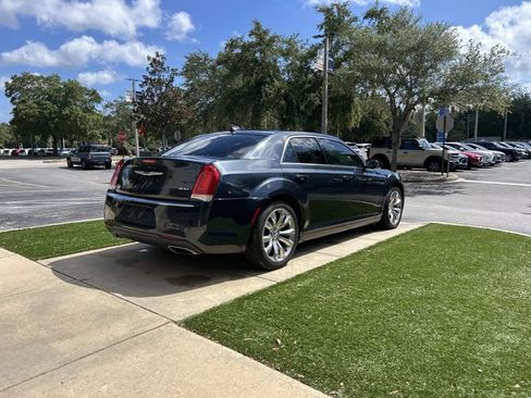 Used 2019 Chrysler 300 Touring L w/ Quick Order Package 22F RWD image 4
