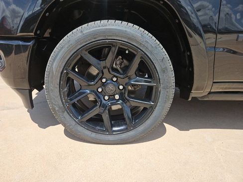 Used 2020 RAM 1500 Laramie AWD/4WD image 8