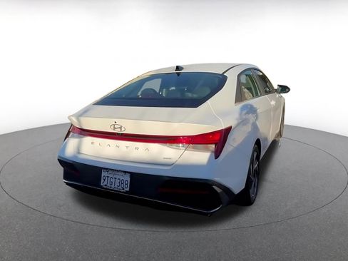 Used 2025 Hyundai Elantra Limited image 14