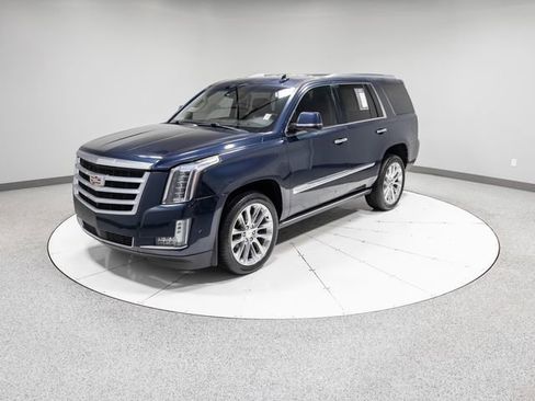Used 2017 Cadillac Escalade Premium Luxury image 40