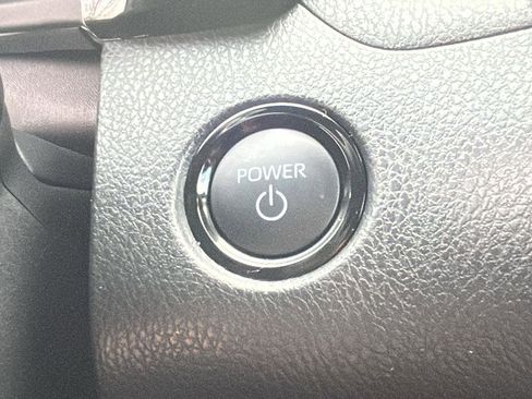 Used 2025 Toyota Camry SE w/ Convenience Package image 25