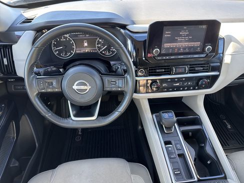 Used 2022 Nissan Pathfinder SV image 18