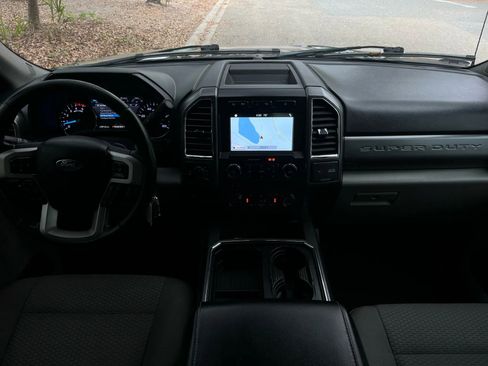 Used 2017 Ford F250 XLT w/ XLT Premium Package image 16