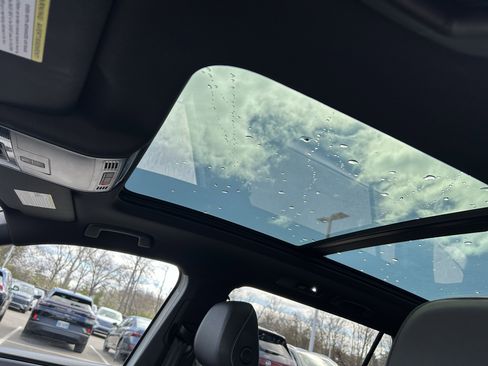 Used 2023 Volkswagen Tiguan SE R-Line image 23