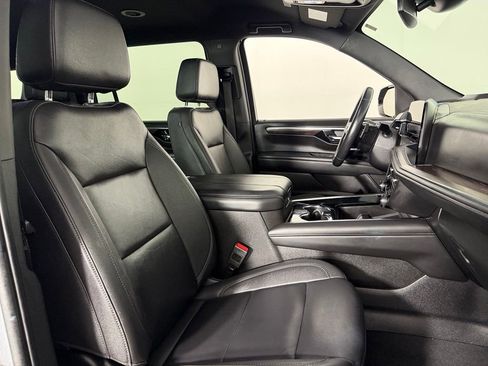 Used 2025 Chevrolet Suburban Z71 AWD/4WD image 34