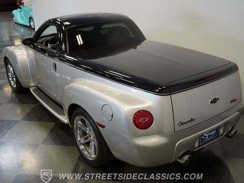 Used 2006 Chevrolet SSR w/ Preferred Equipment Group RWD image 27