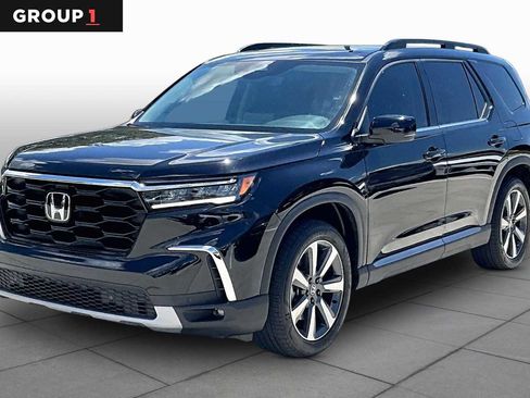 Used 2024 Honda Pilot Touring image 1