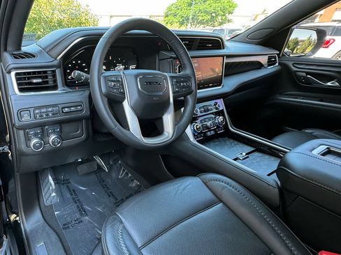 Used 2023 GMC Yukon Denali AWD/4WD image 24