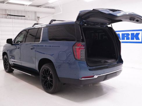 Used 2025 Chevrolet Suburban LS RWD image 37