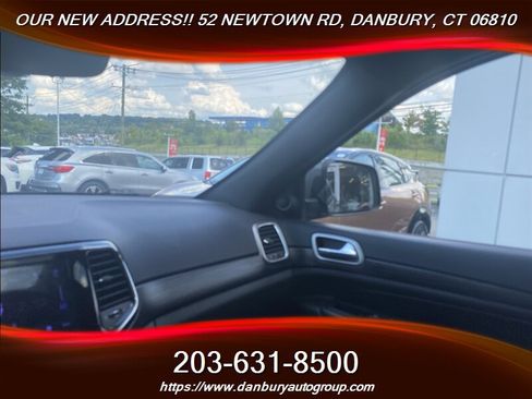 Used 2019 Jeep Grand Cherokee Altitude AWD/4WD image 24